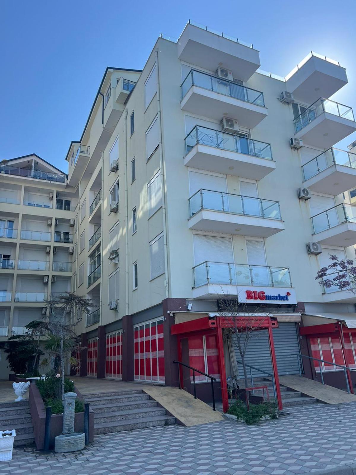Shengjin Apartaments Eksteriør billede
